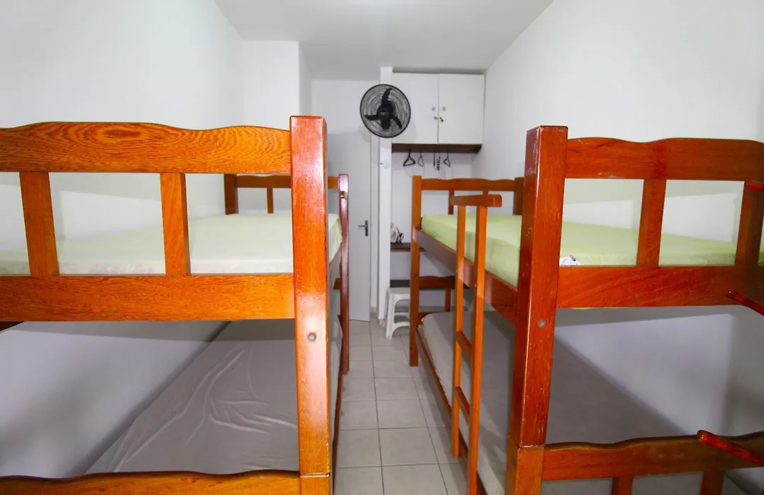 Pé na Areia Praia Grande Ubatuba-1